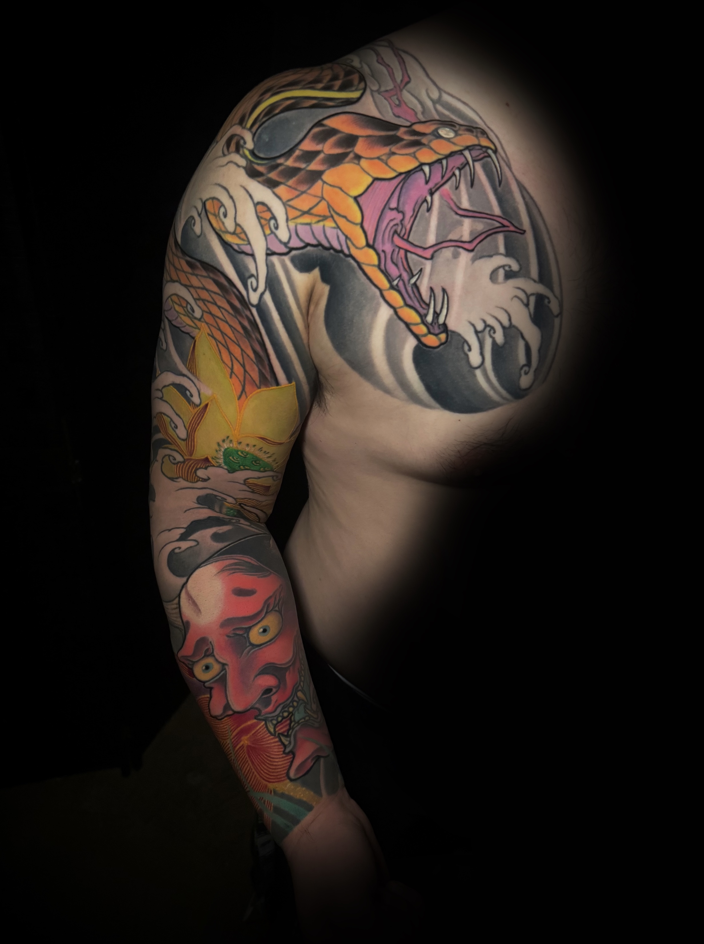 Japanese black and grey back tattoo by Flávio