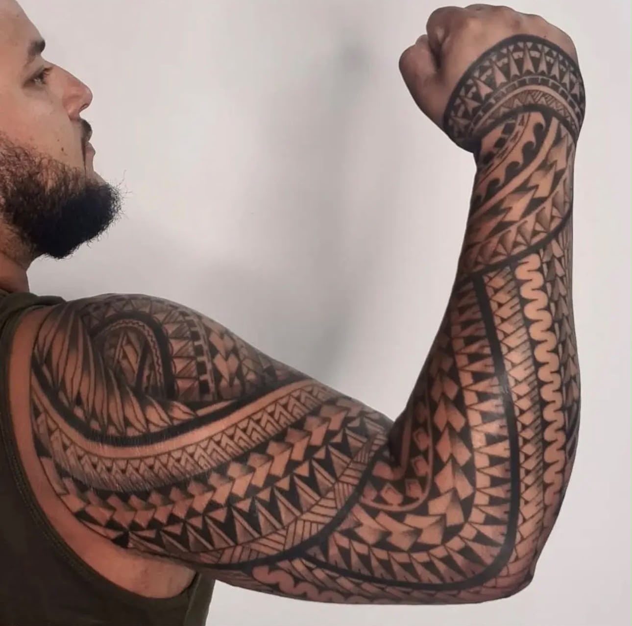 Polynesian sleeve tattoo with geometric patterns by Tchelo