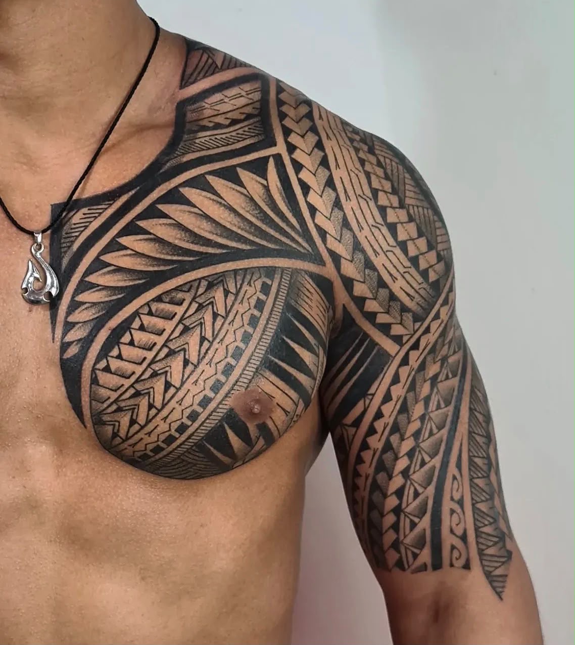Polynesian chest and arm tattoo by Tchelo