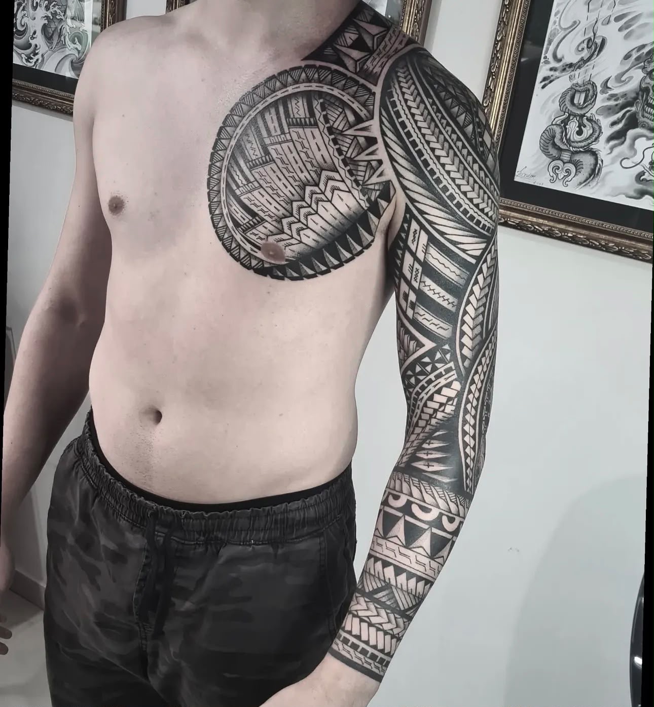 Polynesian chest and full sleeve tattoo by Tchelo