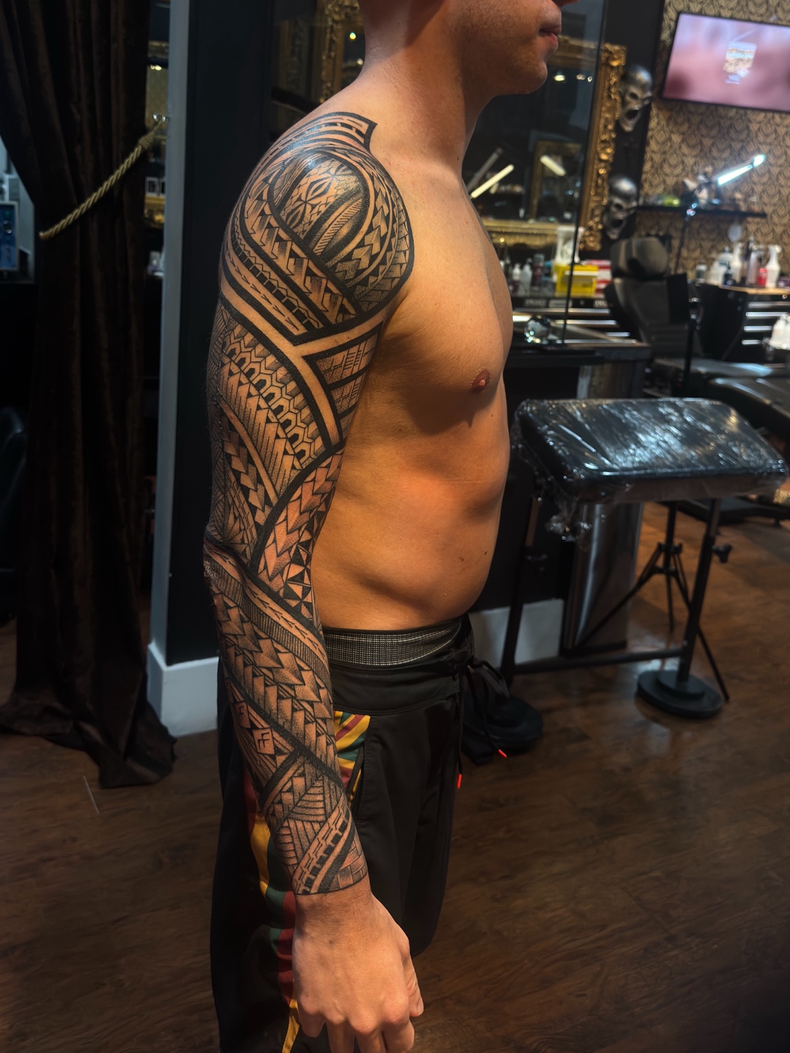 Polynesian full sleeve tattoo by Tchelo